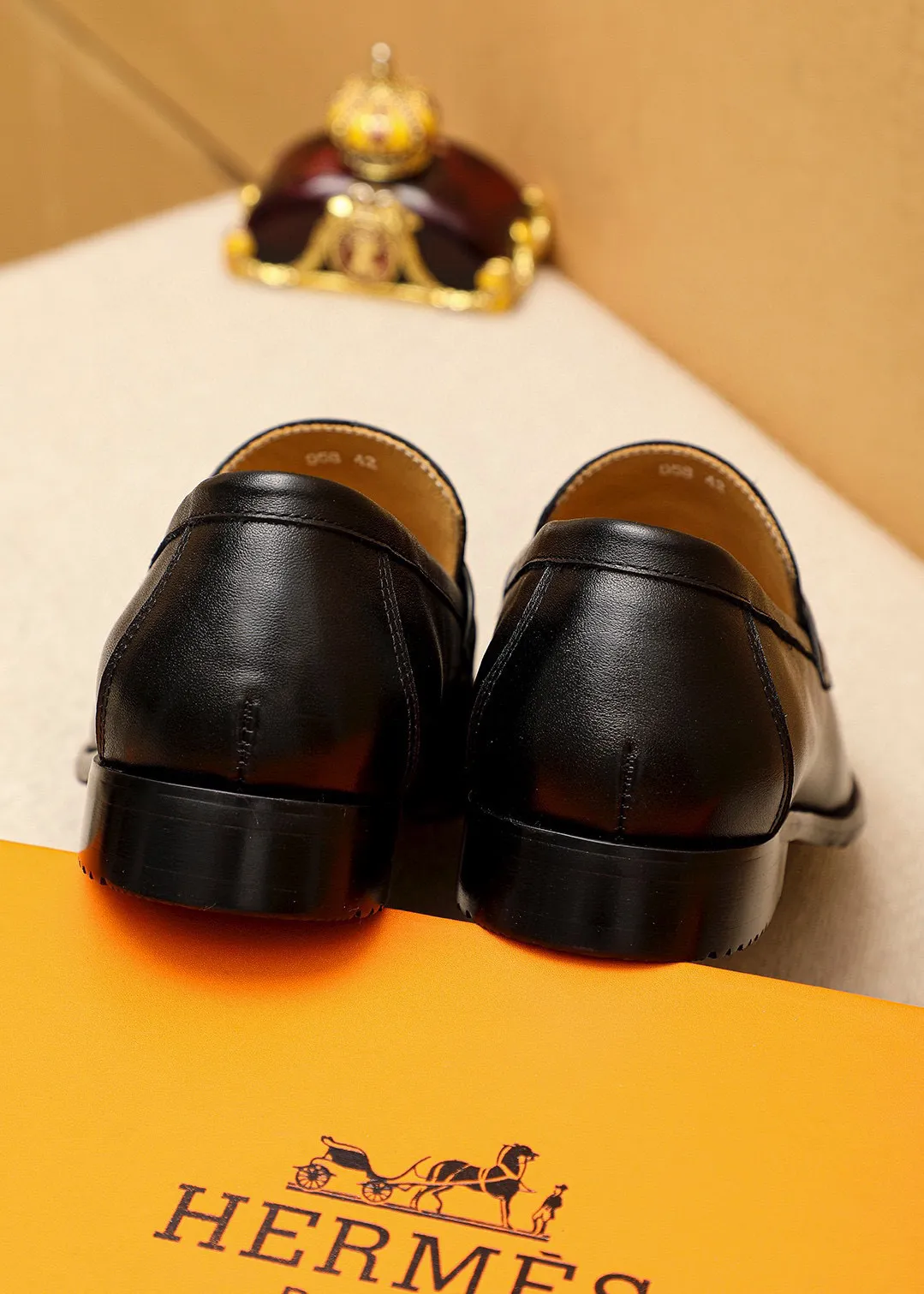 Men's shoes 💰442 💐 Product trademark: HERMES "Hermès" casual leather shoes Regular size: 38-44 (45🉑️customized) Product materials: Selected imported first-layer calfskin upper + luxury hardware buckle, imported water-dyed 🐂 cowhide lining. Strong three-dimensional visual effect, combined outsole Color: 1⃣️color optional